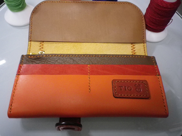 【送料無料】ツートンカラー　オレンジとイエローの総手縫い本革長財布　ＴＩＯーＮ０４１ 4枚目の画像