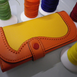 【送料無料】ツートンカラー　オレンジとイエローの総手縫い本革長財布　ＴＩＯーＮ０４１ 1枚目の画像