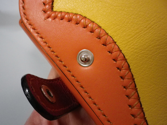 【送料無料】ツートンカラー　オレンジとイエローの総手縫い本革長財布　ＴＩＯーＮ０４１ 16枚目の画像
