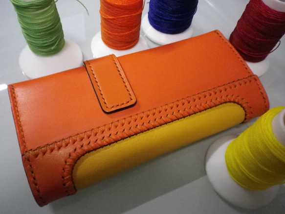 【送料無料】ツートンカラー　オレンジとイエローの総手縫い本革長財布　ＴＩＯーＮ０４１ 2枚目の画像