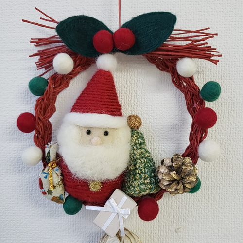 クリスマスツリーとサンタさんと女の子のマグネット式タペストリー《フェルトリース》 クリスマスツリーとサンタさんと女の子のマグネット式タペストリー