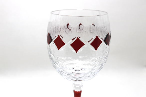 江戸切子　ペアワイングラス　赤・瑠璃　木箱入り 3枚目の画像