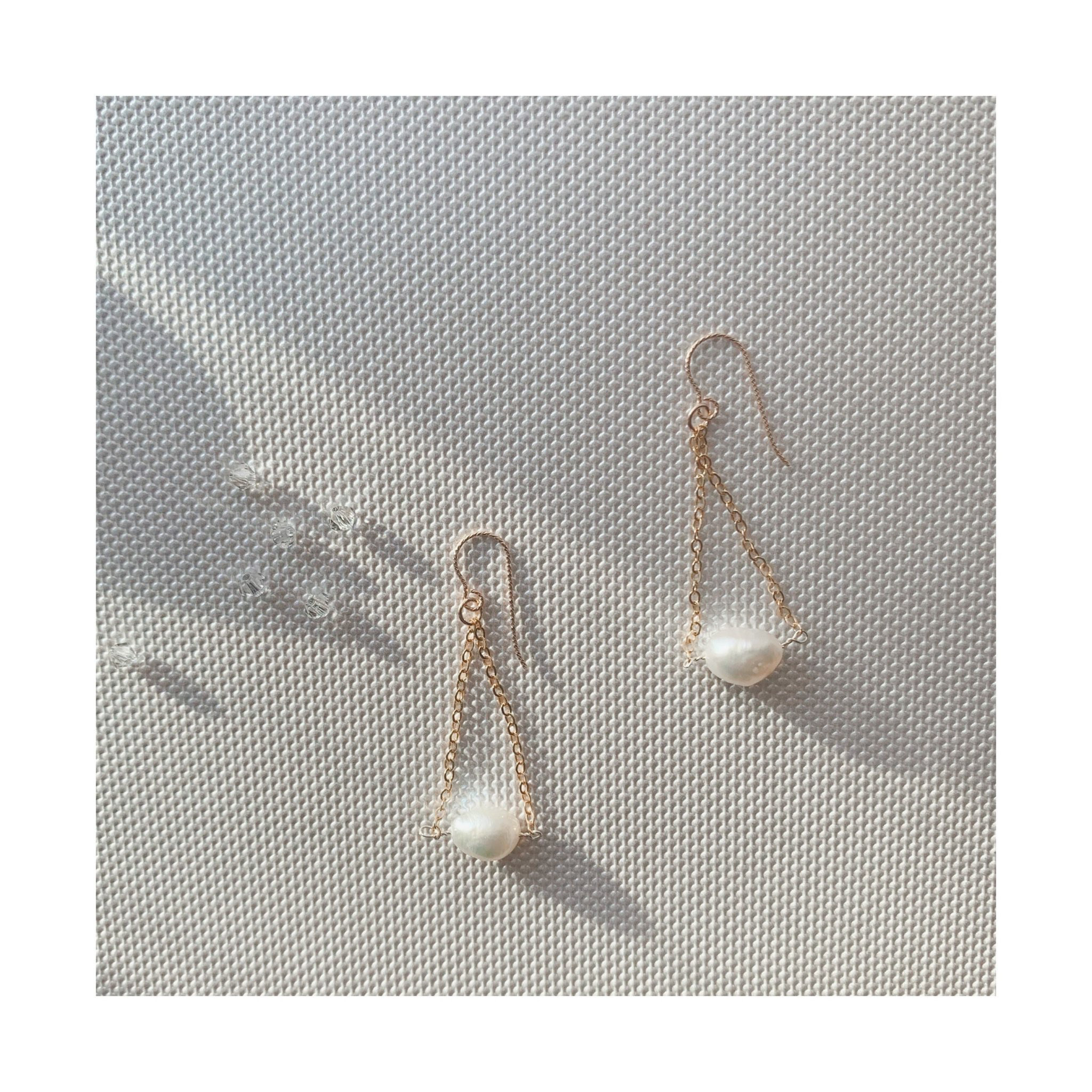 トライアングルスウィングバロックパールピアス 4,550円