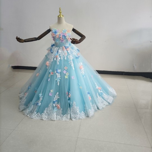 輝きな光彩を放つ ベアトップ カラードレス 花モチーフふっリボン  