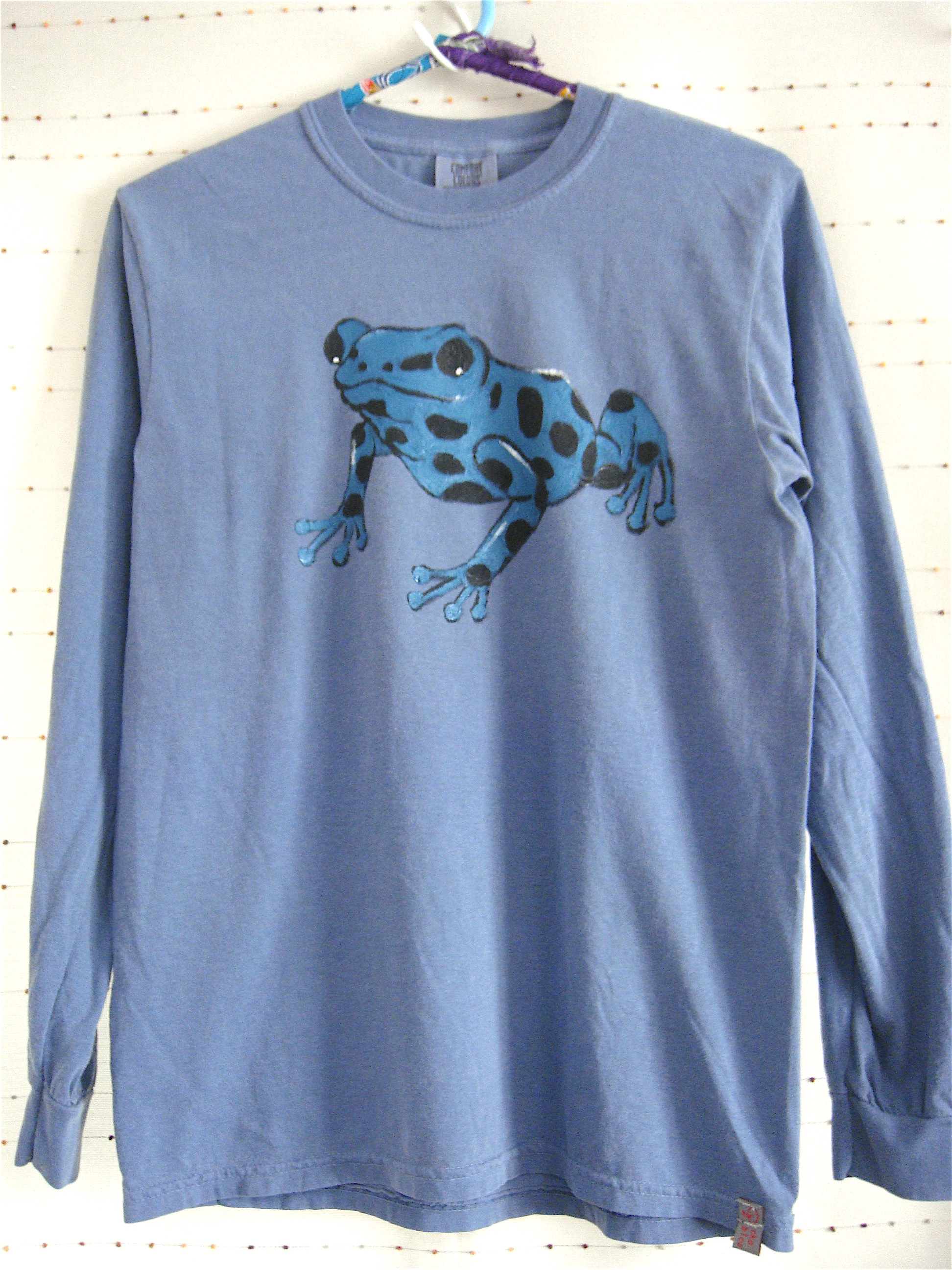 両面絵柄・長袖(COMFORT COLORS 後染め)Tシャツ・青ヤドクガエルかえる蛙・メンズS（女子M対応サイズ）