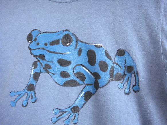 両面絵柄・長袖(COMFORT COLORS 後染め)Tシャツ・青ヤドクガエルかえる蛙・メンズS（女子M対応サイズ） 3枚目の画像