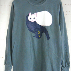 両面絵柄・黒猫 白ネコ 仮面ねこ・長袖(COMFORT COLORS 後染め)Tシャツ・メンズS(女子M対応サイズ）緑 1枚目の画像