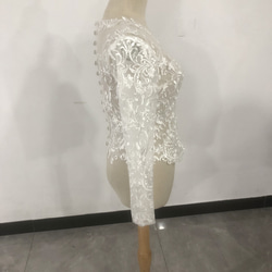大人気上昇ウエディングドレス 可憐な花刺繍のトップス ボレロ オフホワイト クルーネック 長袖 3枚目の画像