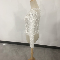 大人気上昇ウエディングドレス 可憐な花刺繍のトップス ボレロ オフホワイト クルーネック 長袖 2枚目の画像