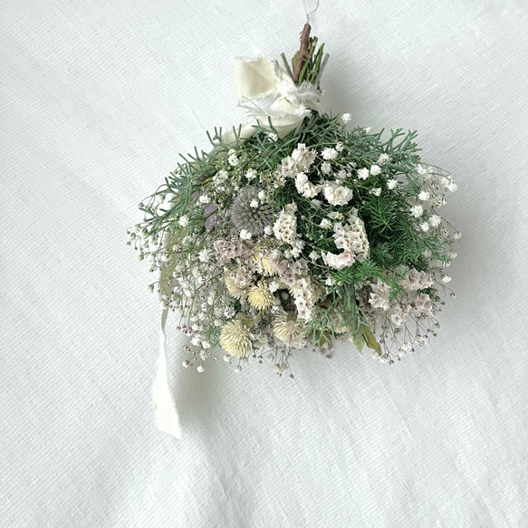かすみ草とコニファー Mサイズ /ドライフラワー スワッグ 花束 リース  