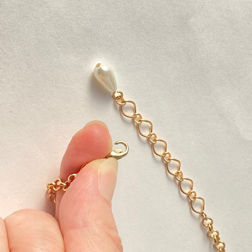 レジンブレスレット　お花　ヌーディ　ベージュアジャスター付き レジンブレスレット お花 ヌーディ ベージュアジャスター付き