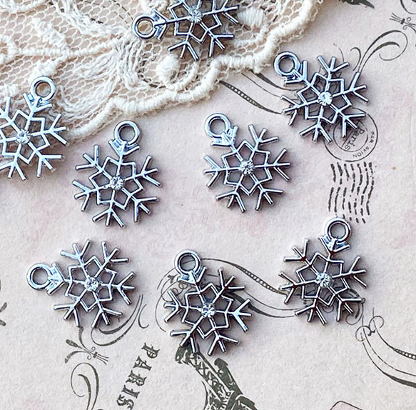 ストーン付き雪の結晶チャーム8個ロジウム チャーム HONEYBEETAIL  
