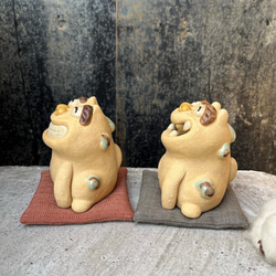 はっはー、いっひっ狛犬　座布団（極小）付き　Ｏ-189-190　陶製　/Komainu/陶瓷狗雕像 5枚目の画像
