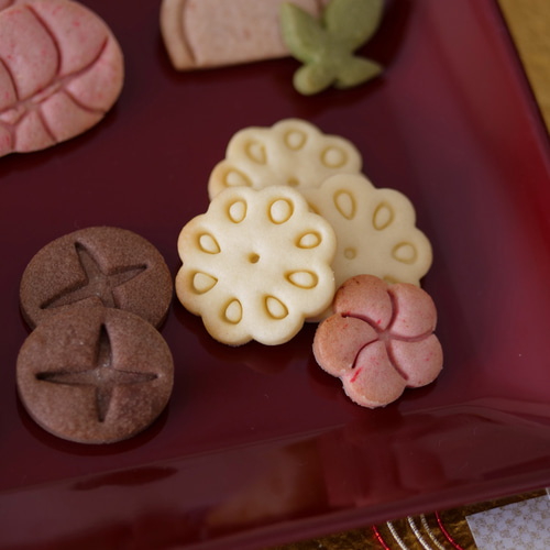 【新品】クッキーカッター　おまけ付 収納ケース付き クッキーカッター クッキー 型 小さい 大きい
