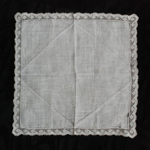 ボビンレース　アンティークレース　ハンカチ パリ発送】E1174 フランスアンティークレースハンカチ 1900年