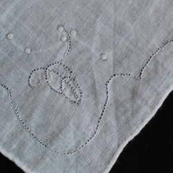 ヴィンテージ 白糸刺繍 アップリケ ハンカチ 製作途中 25.5cm×25.5cm [2829] 7枚目の画像
