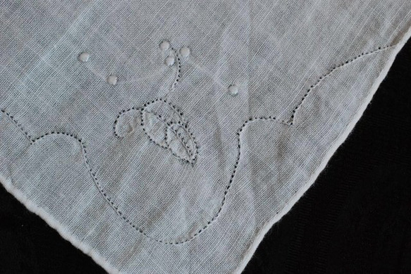 ヴィンテージ 白糸刺繍 アップリケ ハンカチ 製作途中 25.5cm×25.5cm [2829] 7枚目の画像