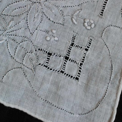 ヴィンテージ 白糸刺繍 アップリケ ハンカチ 製作途中 25.5cm×25.5cm [2829] 5枚目の画像