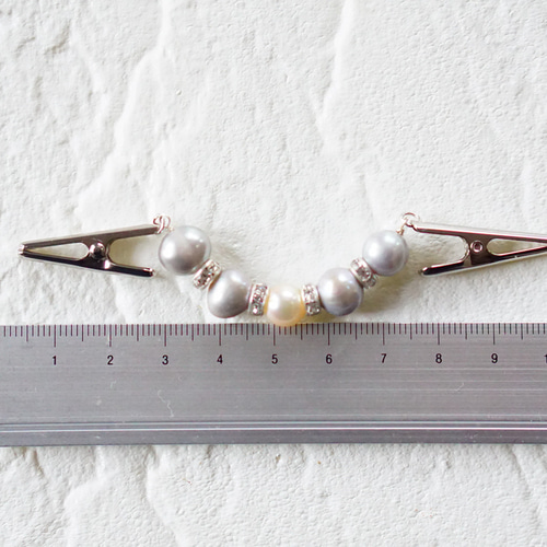 冬のカーディガンクリップ、ストールクリップ 〜 本真珠と淡水パール