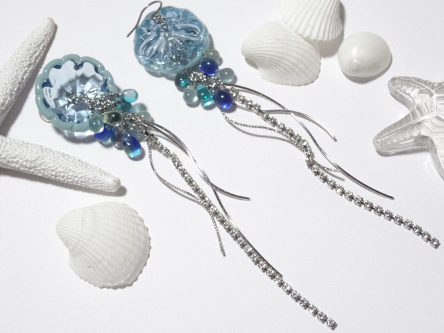 クラゲのロングピアス