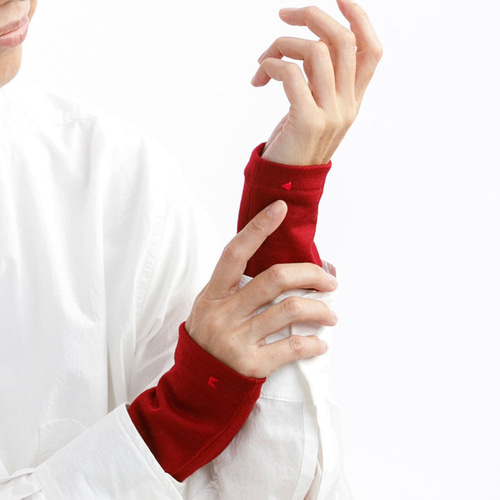 赤 レッド 冬 コーデ やわらかい アームウォーマー 上質ウール100