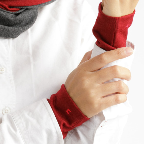 赤 レッド 冬 コーデ やわらかい アームウォーマー 上質ウール100