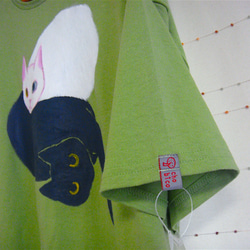 両面絵柄 Tシャツ リメイク チュニック・黒猫白猫仮面ネコねこ・女子フリーサイズ(M〜XL対応)キウイ・手描き 4枚目の画像