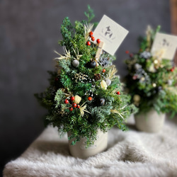 クリスマスツリー風人工植物アレンジメント ハンドクラフト クラフトパンチで作ったミニミニサイズのクリスマスツリーです
