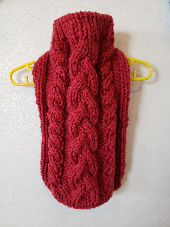 ワンちゃんとペアルック♪ざっくり！アラン模様の手編みセーター(赤) 3枚目の画像