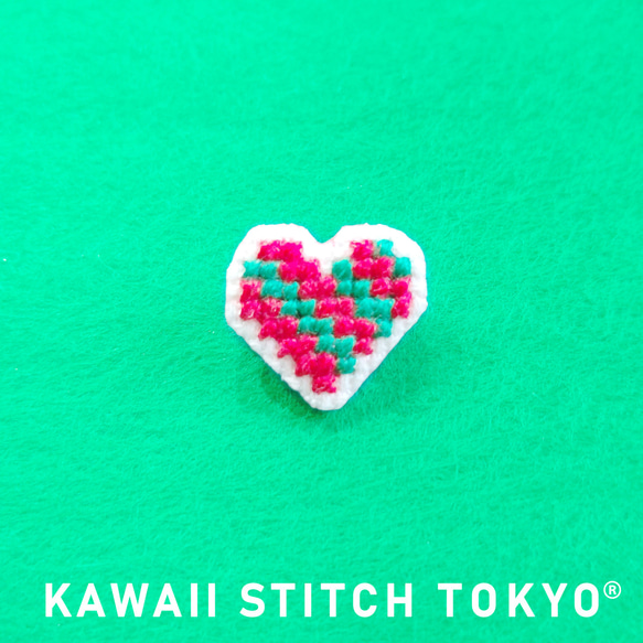 ハート【ブローチ】バッチ バッジ クリスマス ラブ LOVE 刺繍