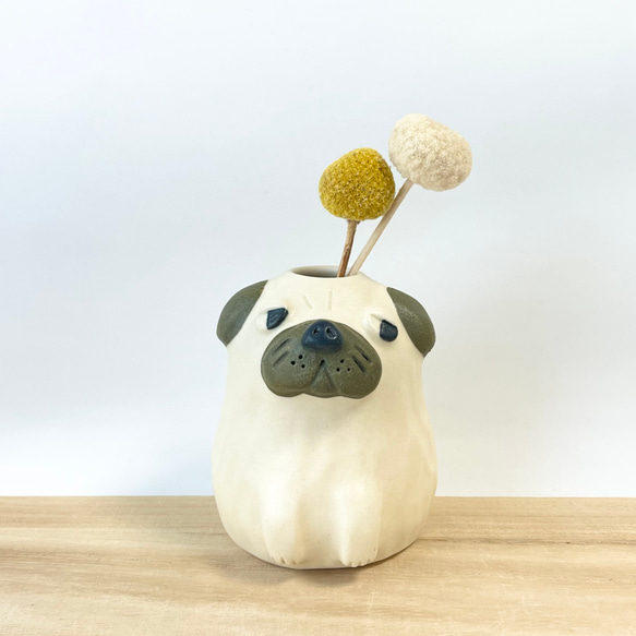 きょパグさん(ハンドメイド一点もの) パグの一輪挿し(普通サイズ) 一輪挿し・花瓶・花器 AKANE's Pottery