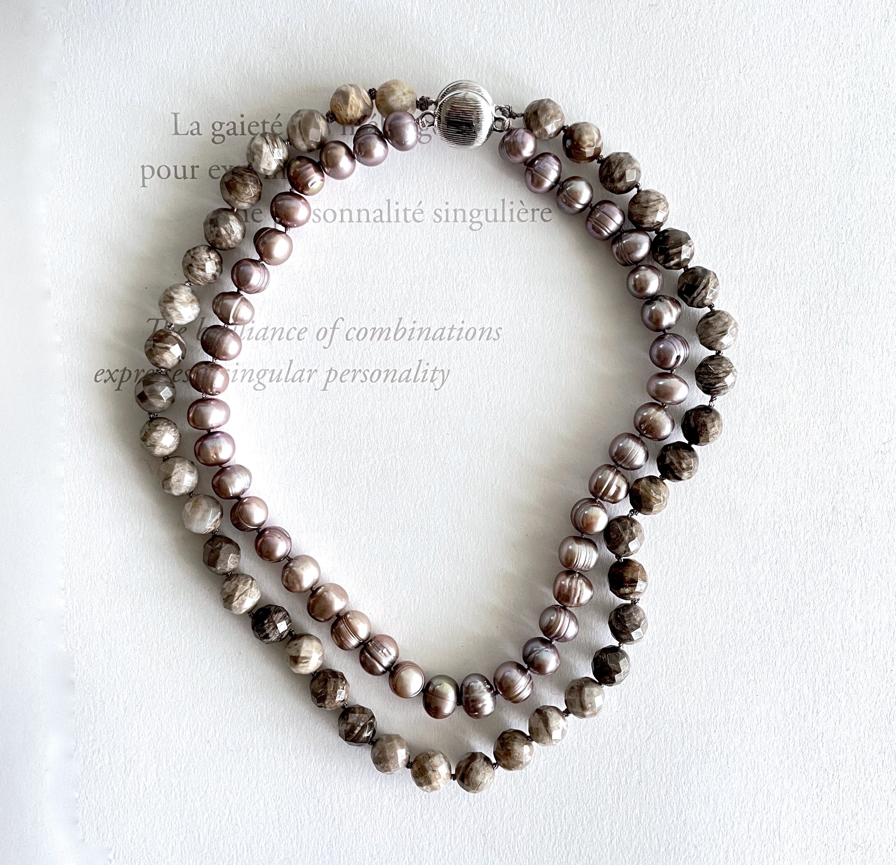 2本でロングに 秋色シルバーリーフジャスパーとパールのチョーカーネックレス