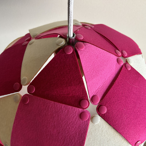 フェルト製ランプシェード ペンダントライト ドーム型 ビビッドピンク