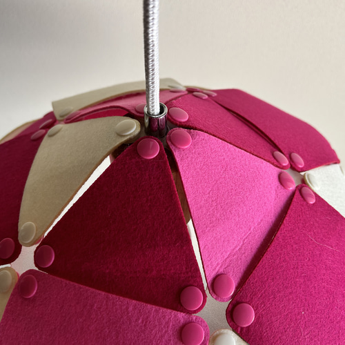 フェルト製ランプシェード ペンダントライト ドーム型 ビビッドピンク