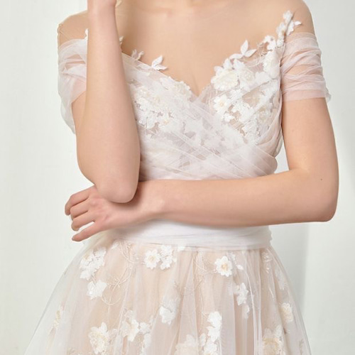 バックリボン オフショルダー 花柄 ウエディングドレス 二次会 バックリボン オフショルダー 花柄 ウエディングドレス 二次会