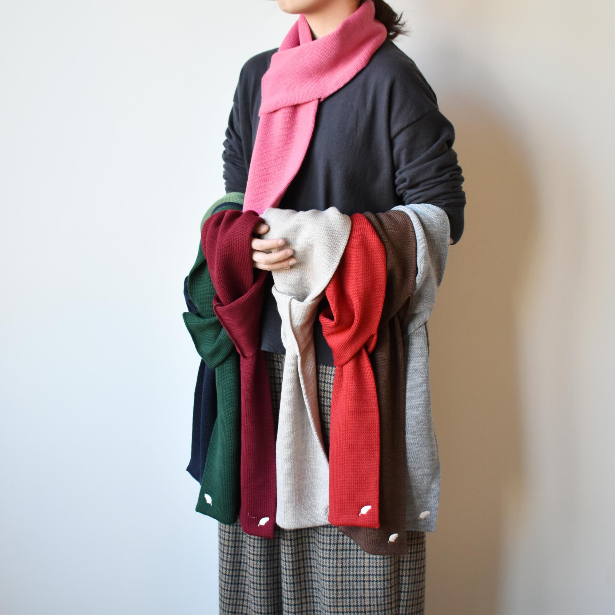 "短め"が手軽に巻きやすいミニマフラー【SOZ03】