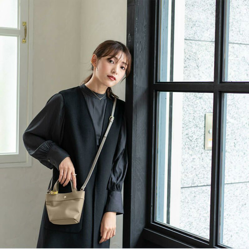 撥水ナイロン 本革 ミニショルダーバッグ 超軽量 2way トート 舟形