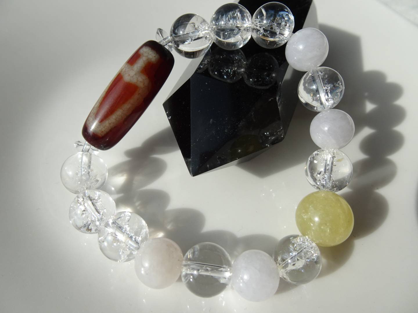 過去のしがらみを解き放ち、前進させるお守りブレスレット〜宝瓶天珠、アイリスクォーツ、ラベンダー翡翠、ゴールデンベリル〜