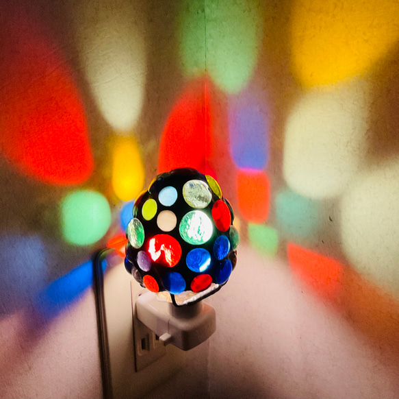 光るきのこのおやすみランプ009 コンセント式 LED ステンドグラス 3枚目の画像