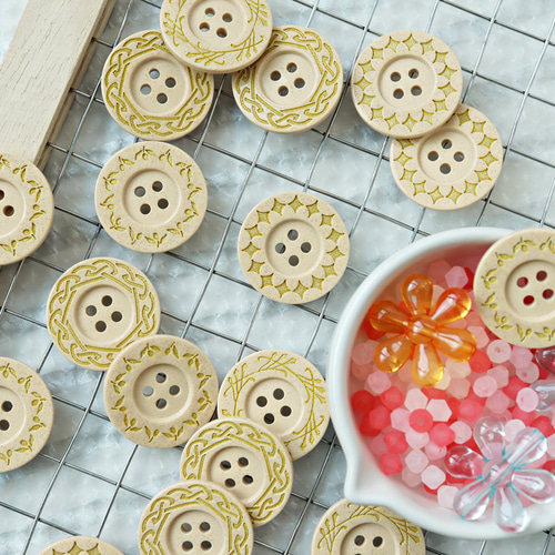 WOOD調デザインボタン オリーブ/ゴールド 25mm 2個入り ボタン ボタン  