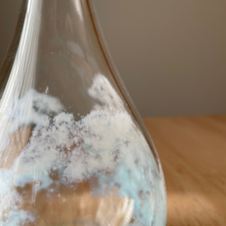 青空と雲の花瓶 Mサイズ 手作り吹きガラス作品で心豊かに 5枚目の画像