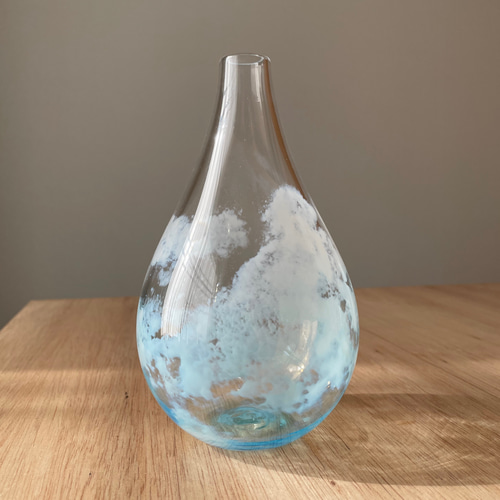 青空と雲の花瓶 Mサイズ 手作り吹きガラス作品で心豊かに 一輪挿し