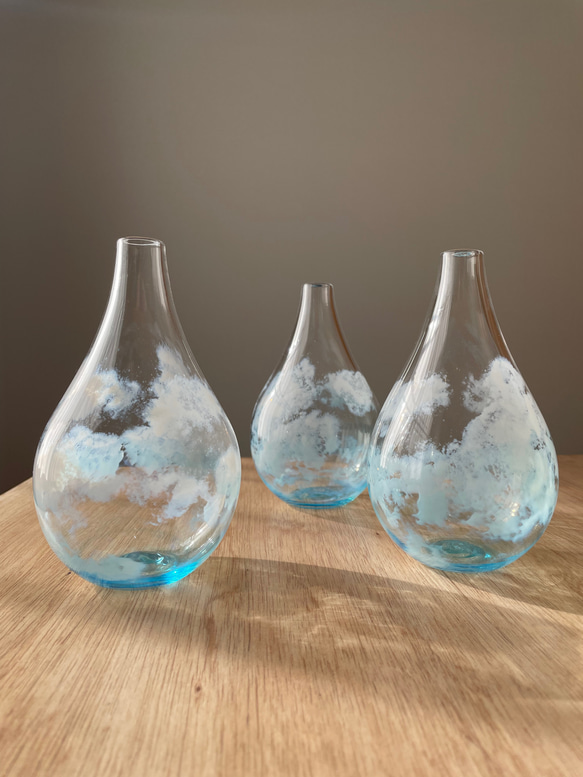 青空と雲の花瓶 Mサイズ 手作り吹きガラス作品で心豊かに 一輪挿し