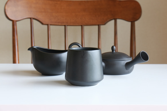 【お茶やコーヒー、スープにも】山淳製陶所さんのつくる富士山型湯呑み・黒・200cc 12枚目の画像