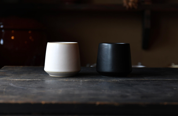 【お茶やコーヒー、スープにも】山淳製陶所さんのつくる富士山型湯呑み・黒・200cc 4枚目の画像