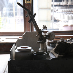 【お茶やコーヒー、スープにも】山淳製陶所さんのつくる富士山型湯呑み・黒・200cc 15枚目の画像