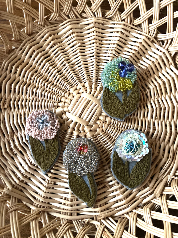 SALE  一輪の花　ビーズ刺繍ブローチ　a 4枚目の画像