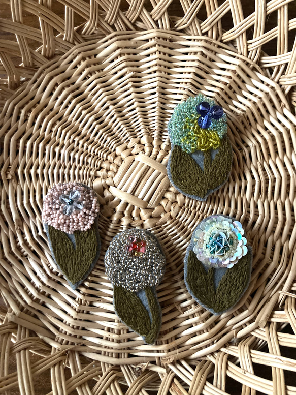 SALE  一輪の花　ビーズ刺繍ブローチ　b 4枚目の画像