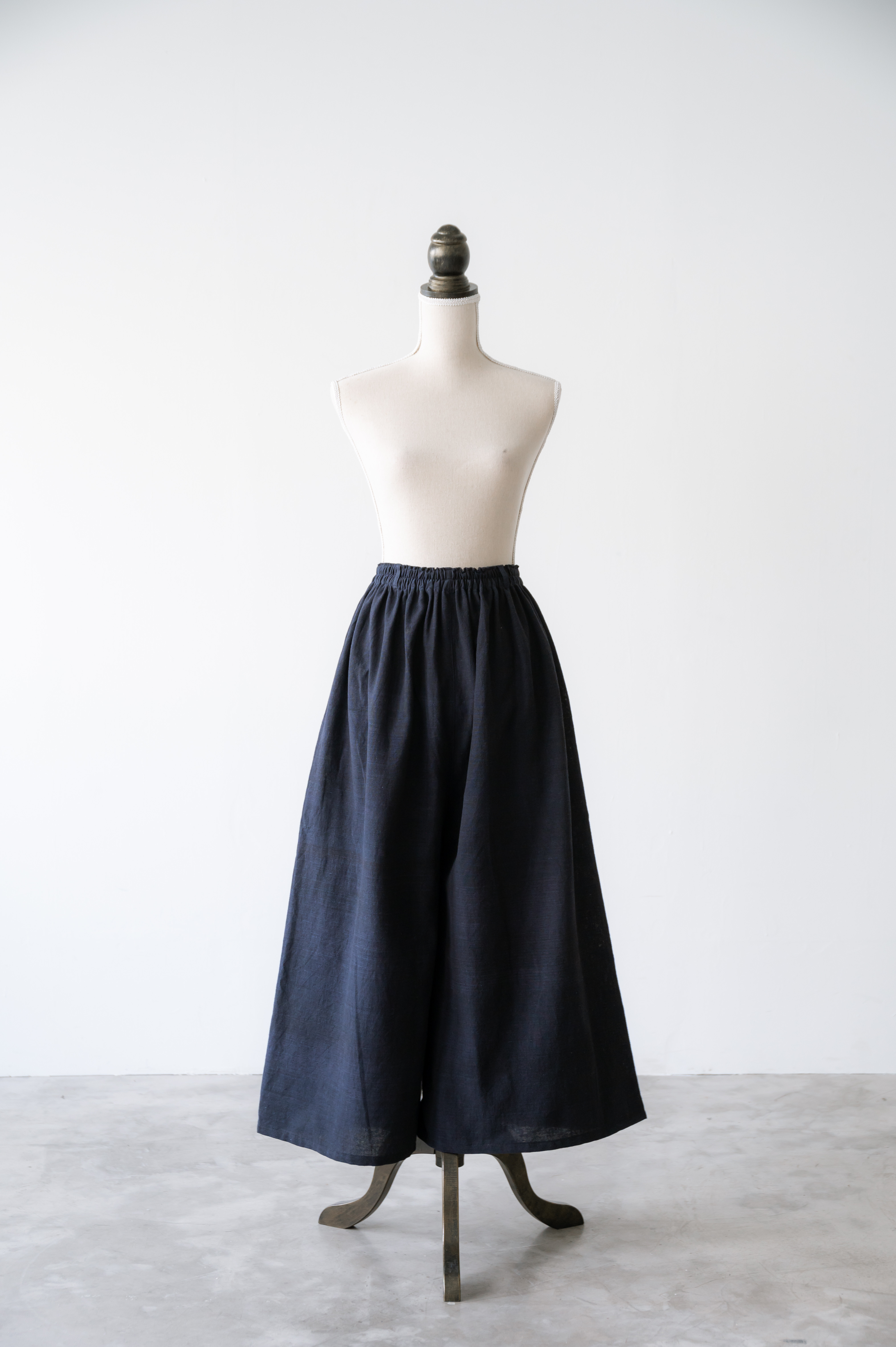 手紡ぎ手織りコットン　バックカバーパンツ