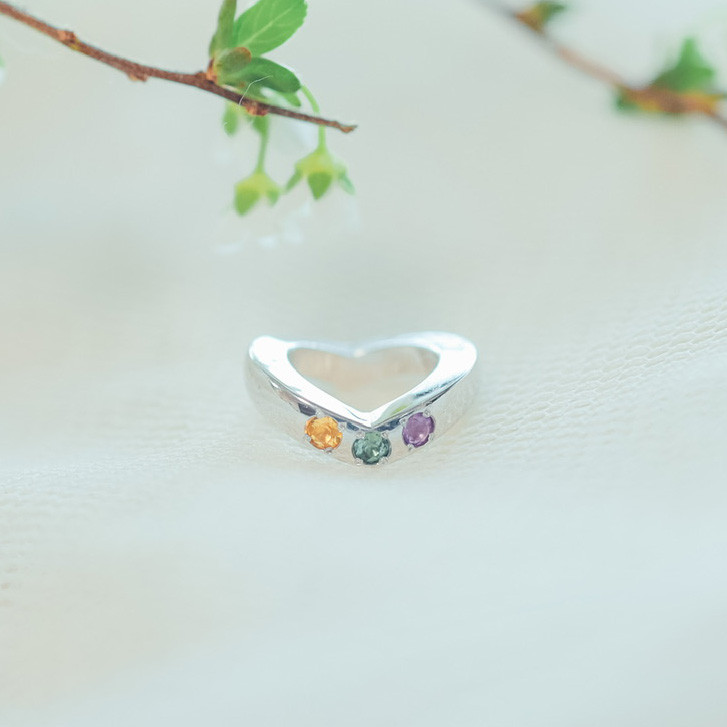 《プラチナ》ハート型 誕生石3粒 ベビーリング Cœur［刻印可］
